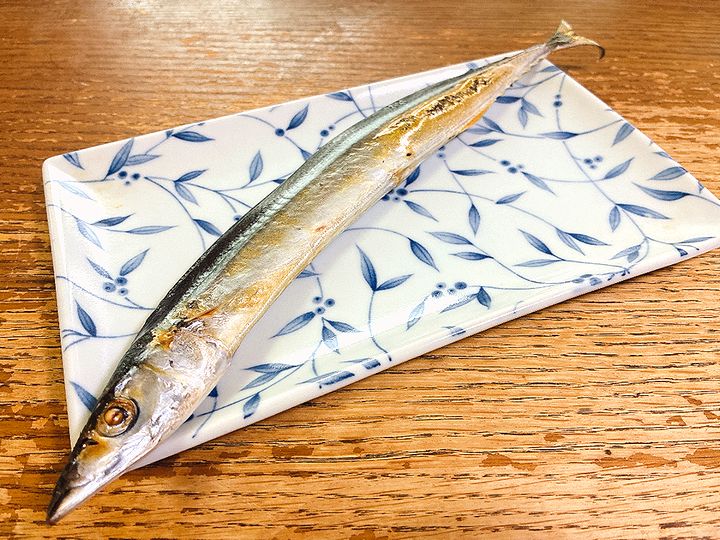 diningg2011's tweet photo. 夕ご飯です♪
今夜は「秋刀魚の丸干し」を焼いてみました。なにげに秋刀魚の干物って初めてかも。食べる前からわくわくわくわく。 https://t.co/csCrPsmiRi