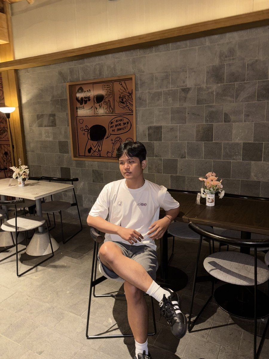jooofake's tweet photo. cakep banget cafenyaa betah disini huhu https://t.co/iMEIv6tUpP