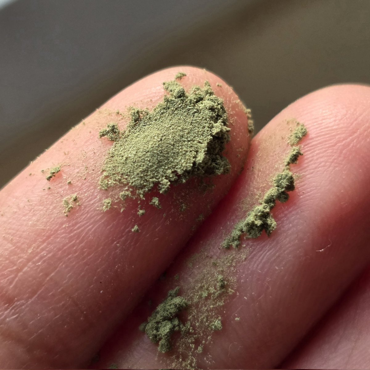 martabakismissu's tweet photo. Belum nemu lagi obat sariawan dan radang yang semanjur ini.. meskipun baunya "ngandang" banget, tapi besoknya langsung sembuh. SUNGKEM! 😭🙏 https://t.co/Prs2s6BXwu