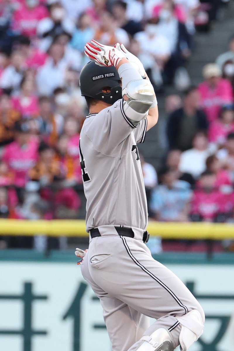 TokyoGiants's tweet photo. 【二回表】巨人 0-0 楽天

この回先頭の #大城卓三 選手がライトエンタイトルツーベースで出塁！ https://t.co/AMe7HbFFrS