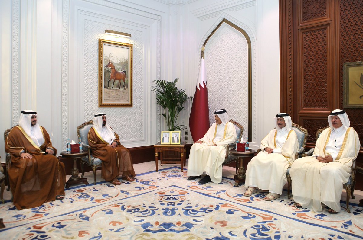 ShuraSpeaker's tweet photo. التقيت اليوم أخي سعادة السيد سعيد بن عبدالله القمزي، سفير دولة #الإمارات العربية المتحدة الشقيقة لدى الدولة، حيث تبادلنا وجهات النظر حول العلاقات الأخوية الراسخة بين بلدينا الشقيقين، وناقشنا سبل تعزيز التعاون البرلماني وتطويره بما يخدم المصالح المشتركة ويعزز أواصر الأخوة والتعاون بين الجانبين.
خالص تمنياتي لسعادة السفير بالتوفيق في مهام عمله، بما يسهم في توثيق الروابط الأخوية وتعزيز مسارات التعاون بين دولة #قطر ودولة الإمارات العربية المتحدة الشقيقة.