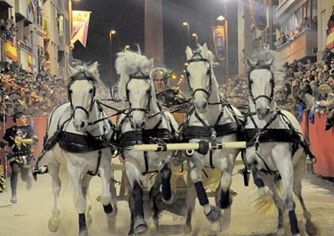 CarlosP59051425's tweet photo. Fuiste cartaginesa y romana, árabe y cristiana. En tu interior, mezclas castillos con barracas y coronas con monteras; tan fecunda en saberes como abundante en sabores, eres pasional, generosa y cuna de buena gente.
¡Feliz día #DelaRegiondeMurcia! https://t.co/8E493hLvey