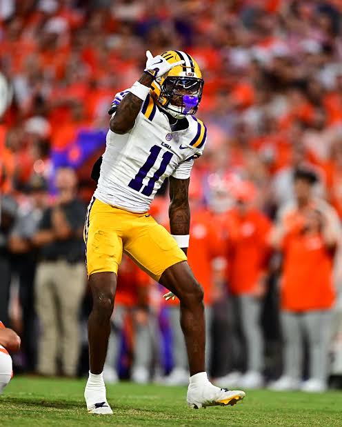 LonnPhillips's tweet photo. LSU cornerback PJ WOODLAND went under the radar alongside 6th overall pick Mansoor Delane & freshman All-American DJ Pickett, however, Woodland was LOCKDOWN 🔐  in 2025 & set for a majestic 2026 (🎞👇of PJ picking off Trinidad Chambliss):
41 Tackles
1.5 TFLs
353 Coverage Snaps
9 PBUs
6 Forced Incompletions
2 INTs
20 Catches Allowed
42 🎯 
331 Yards Allowed
0 TDs Allowed
THE RAYMOND/OLSEN DBU REVOLUTION 👇
https://t.co/y4ZxedxAOc