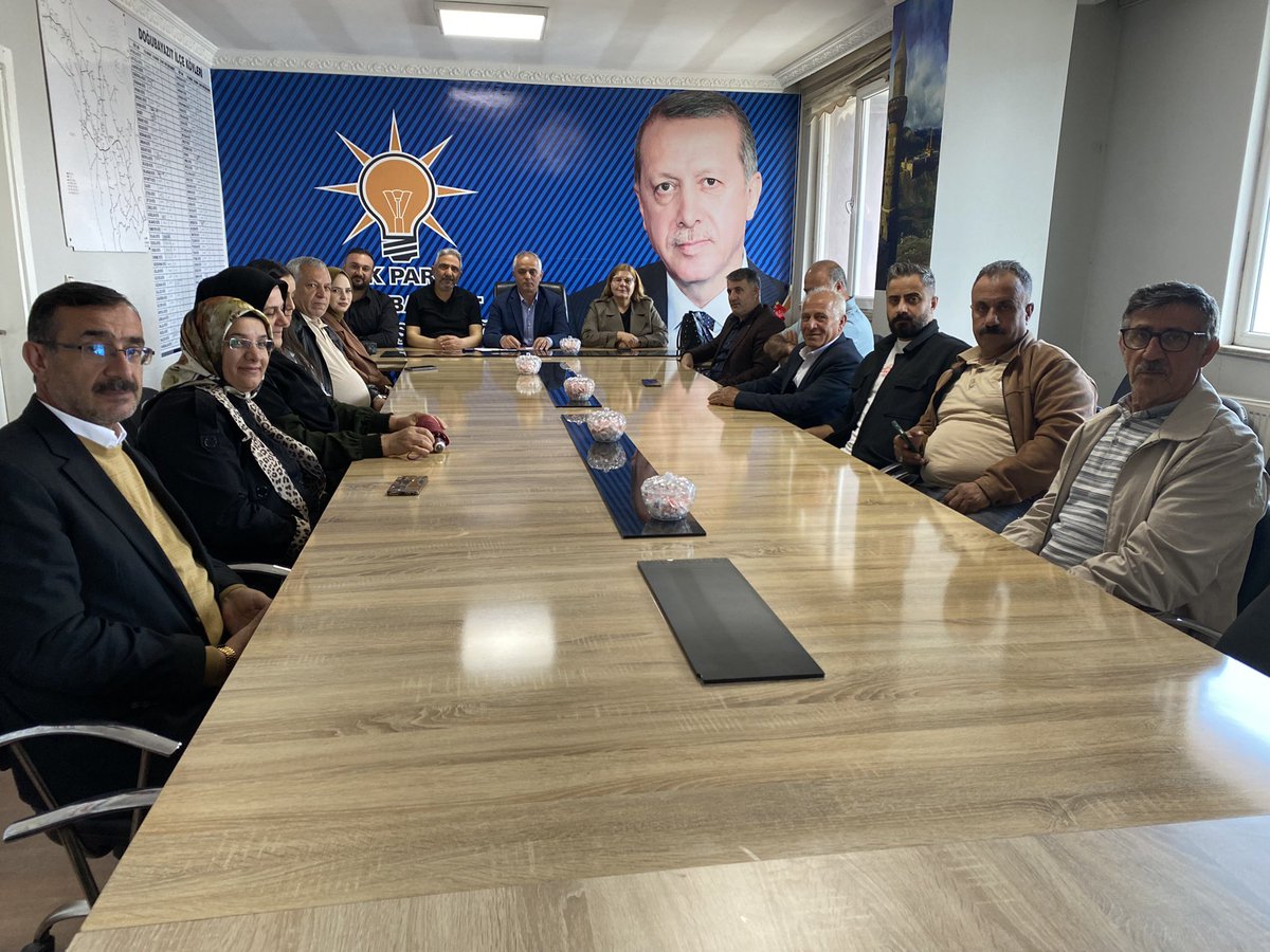 akpartidb's tweet photo. Haftalık olağan yürütme ve yönetim kurulu toplantımızı Siyasi ve Hukuk İşleri Başkanı @salihery başkanlığında gerçekleştirdik. https://t.co/J3qtqrs7z6
