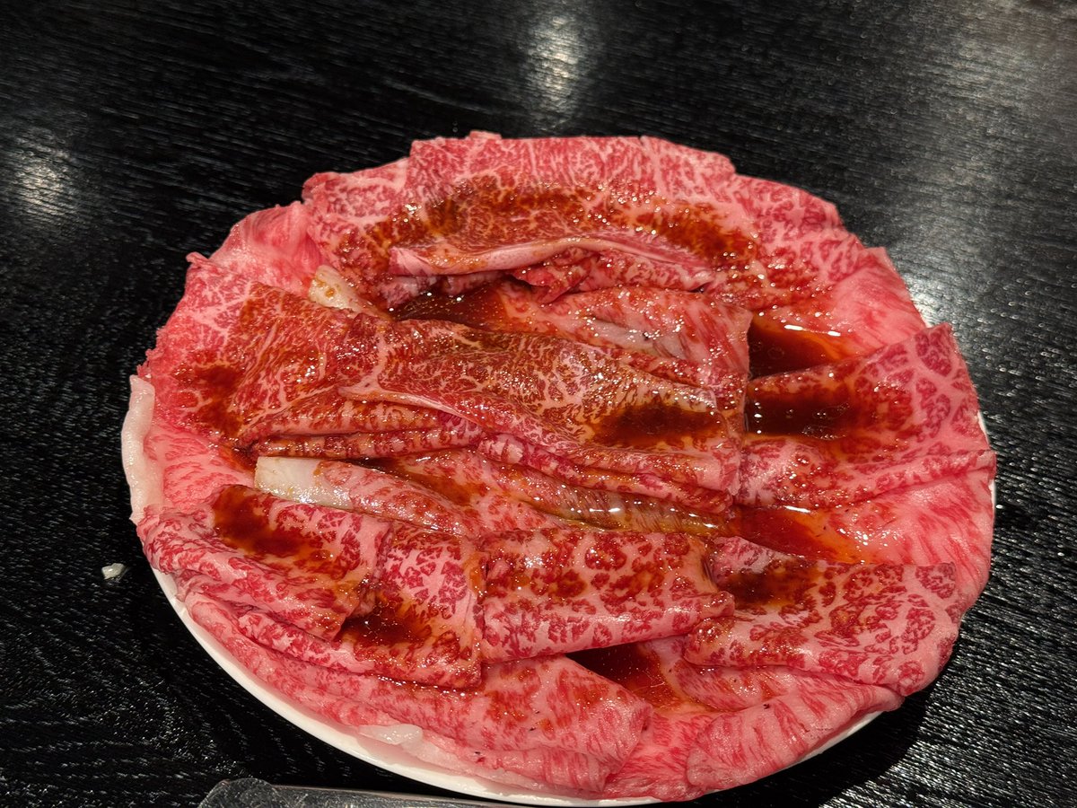 zeddy31's tweet photo. 중간에 사용하는 고기라며 덩어리 고기를 보여주는데, 장식만은 아닌지, 나오는 고기들이 상당리 좋았어서, 다음에도 예약이 된다면 재방문의사 가득… ㅋㅋ https://t.co/uaWYegsPx1