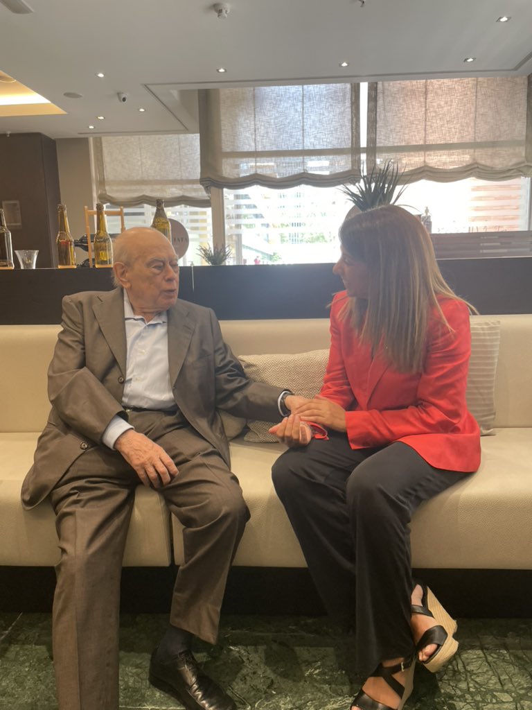 meritxellbudo's tweet photo. Moltes felicitats President Pujol❤️🎂 https://t.co/NldLhBcndz