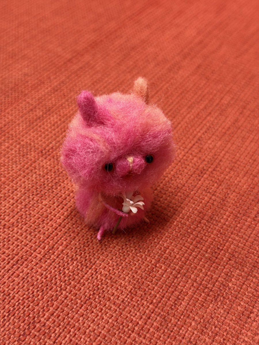 WhiteChunchun's tweet photo. ミニミニぴんくクマさん🧸が産まれました✨️
光の加減で哀愁漂うガッカリくまさんになってしまいました🐻️
疲れてるのかな？

#ハンドメイド https://t.co/UWxPTawF3o