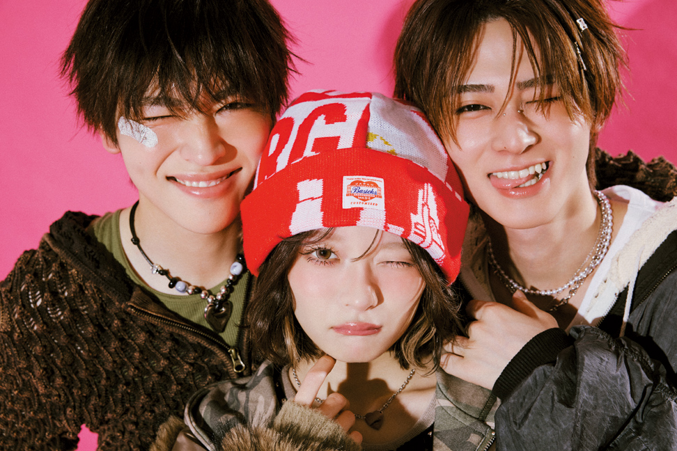 mag_scawaii's tweet photo. 【S Cawaii!特別編集　マブ ～永遠の絆～ 好評発売中📗📚】

男女7人組ダンス＆ボーカルグループ #GENIC から #増子敦貴 さん× #雨宮翔 さん× #宇井優良梨 さんが登場❤️‍🔥✨

もはや兄妹（!?）な3人を“尊すぎるアニマルビジュ”でお届け🦁🐼🐶
3人の関係性、さらにグループ全体の絆にまつわる独占インタビューも実施しています✍️
全10ページ！　“あつ×かけ×ゆら”総力特集をお楽しみに❣️

さらにインフォスクエアにてご購入の方には「限定ミニフォトカード」をプレゼント🫧
裏面には3種それぞれ異なるメンバーのメッセージ付きです🪄

📍ご購入はコチラ！
https://t.co/UVh8JbYbI9

📍詳細！
https://t.co/hOPEqJ5rrO