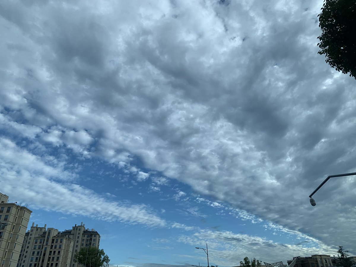 shkkya368103's tweet photo. 下班路上的美丽云层☁️

Beautiful clouds on the way home from work☁️ https://t.co/xdnesoXARm
