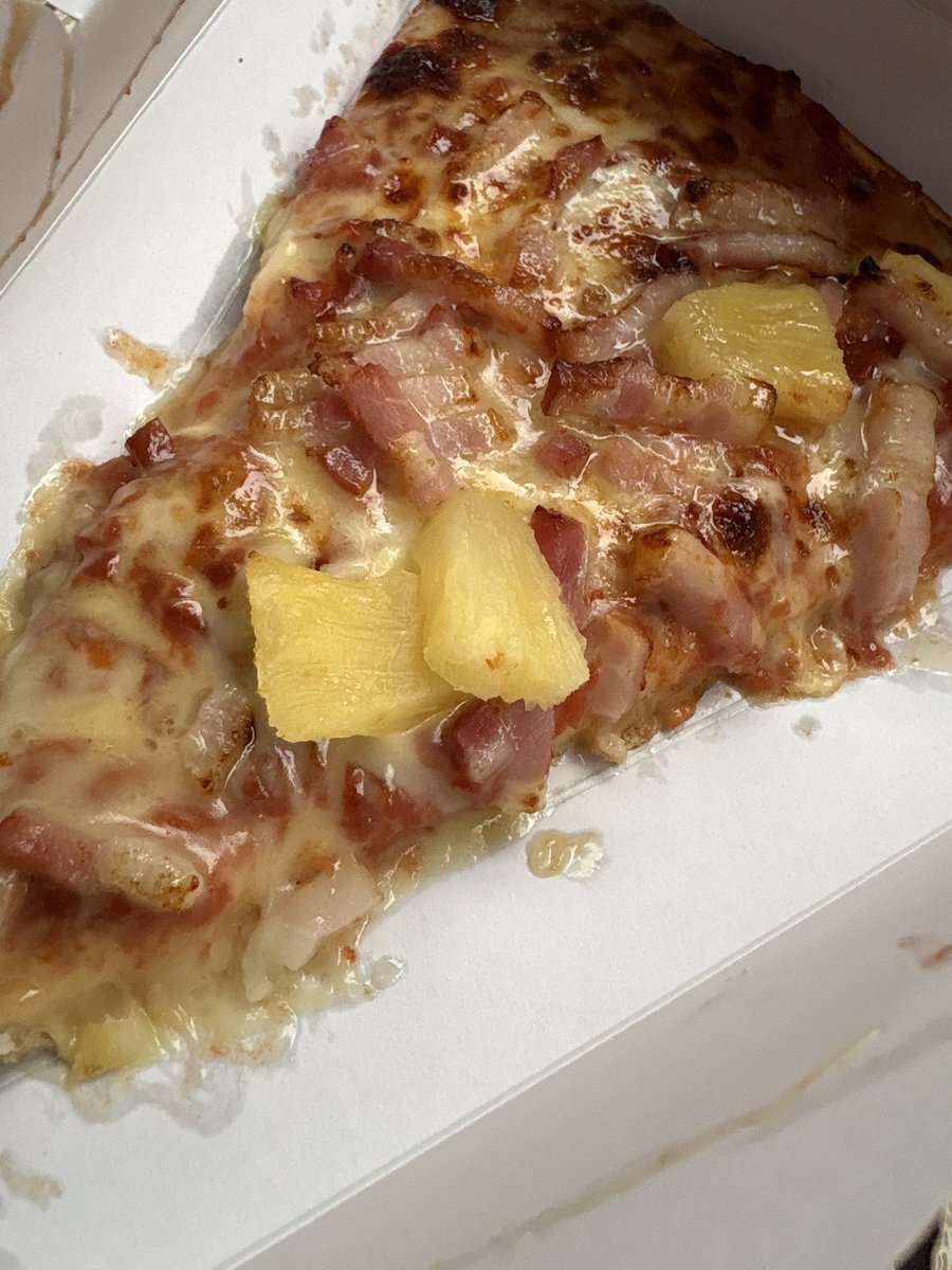 SyncCode_HiME's tweet photo. 美味しすぎてむり〜🍕✨️ https://t.co/4edKYpdvi4