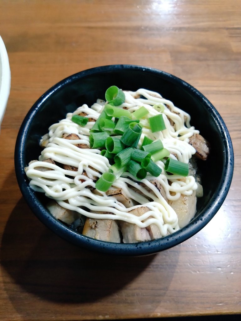 FCb750's tweet photo. 2代目むじゃき＠ひたちなか市
昨日の夜管釣り後に訪麺
特製むじゃきそば大盛
チャーマヨ丼
御馳走様でした。
ほのぼの釣り釣果
サイズは60〜50cm多数釣れた!
釣り友さんは60cm以上が釣れた模様
自分の自己最高記録はイトウ65cm
今年はイトウは釣って無いなぁ🎣
#2代目むじゃき
＃ほのぼの矢祭町 https://t.co/y2Ht3p101w