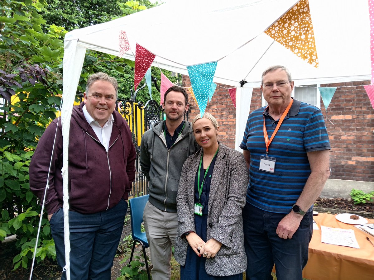 yourcroydon's tweet photo. Communities came together for #TheBigLunch 🍽️ With street closure fees waived, residents hosted brilliant parties across the borough. Great for @JasonForCroydon and  @CivicMayorLBC to join @HomeStartCroyd and @Croydon_Drop_In's Big Lunch at Croydon Minster. Got photos? Tag us 📸 https://t.co/x8gueuvWf9