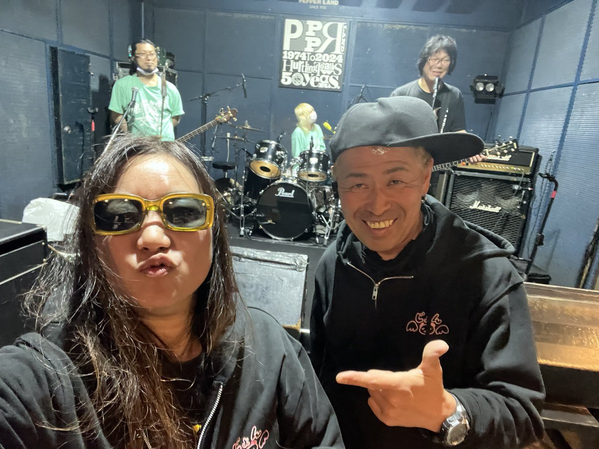 ChShiori's tweet photo. #岡山
#pepperland
始まるよ❤️
#断絶交流
withナスコ❤️
フーディー‼️サングラス ‼️ありがとう‼️Love https://t.co/0RLFKdu2z0