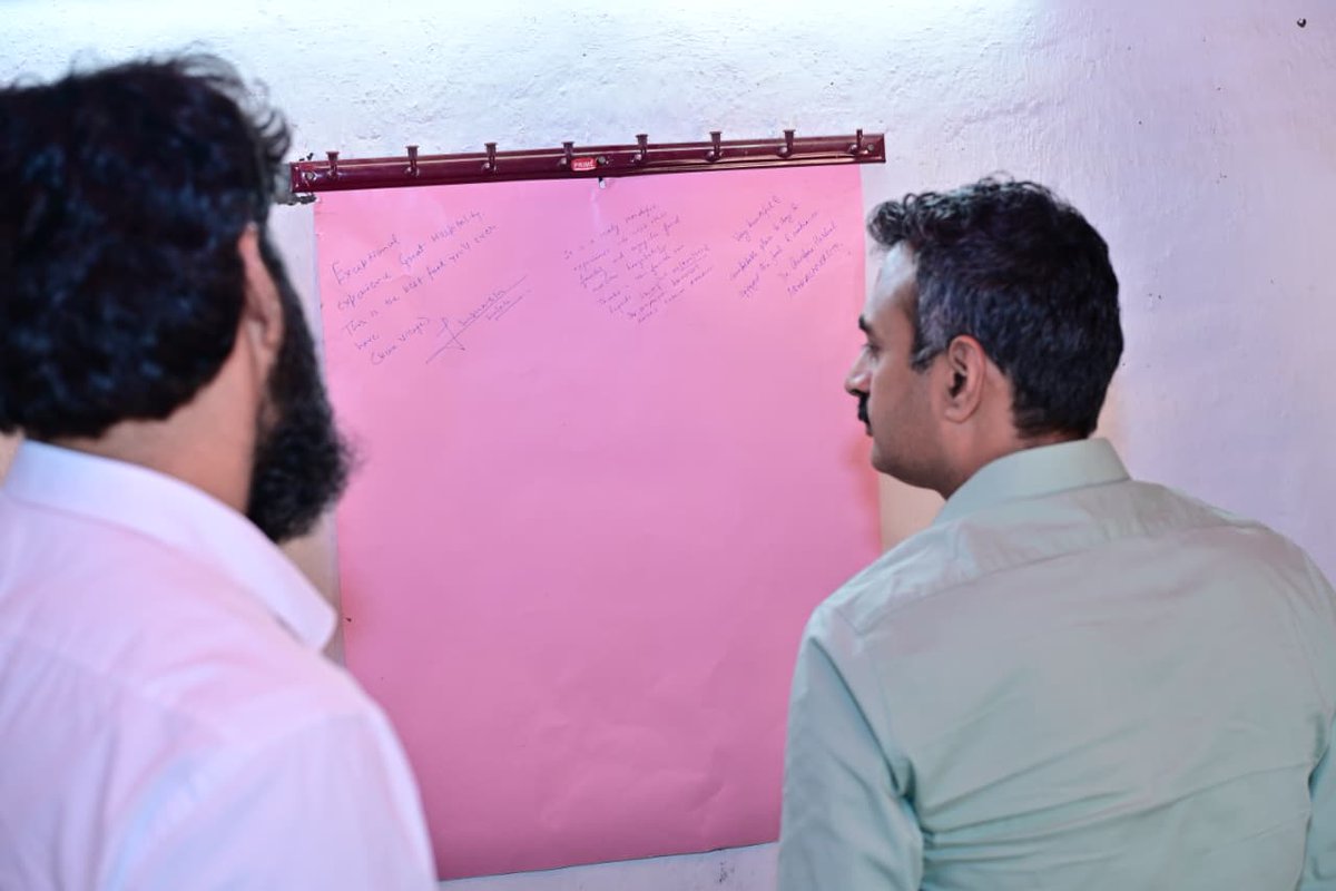 JashpurDist's tweet photo. केरे गांव बन रहा छत्तीसगढ़ का नया पर्यटन हब!
प्रभारी सचिव अंकित आनंद ने होमस्टे का निरीक्षण किया।
5 होमस्टे, स्थानीय भोजन, गर्मजोशी भरा स्वागत।
CM विष्णु देव साय के नेतृत्व में ग्रामीण पर्यटन + आजीविका को बढ़ावा।
#Jashpur #RuralTourism #CGModel https://t.co/bApGDcDS3G