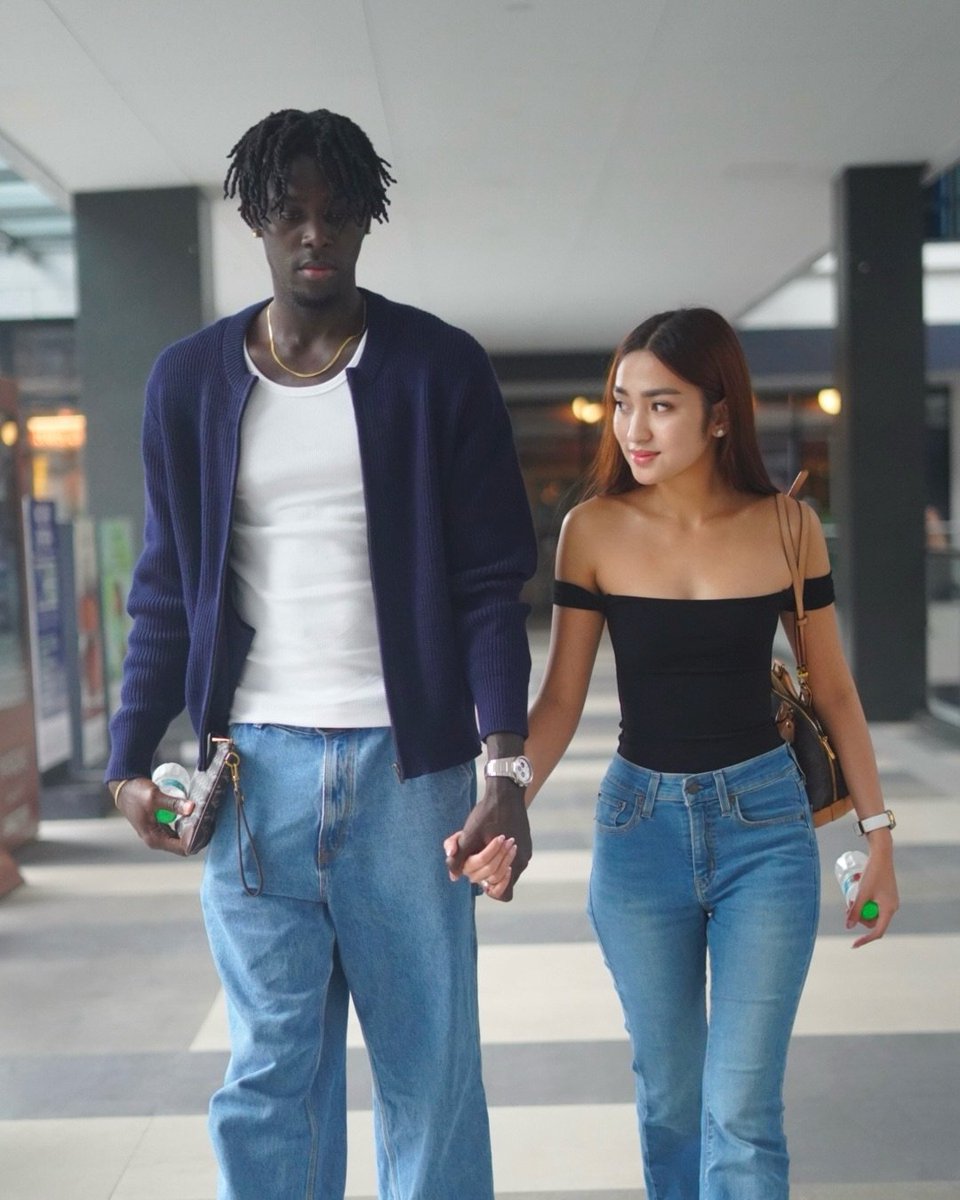 Maazijnr's tweet photo. As a man, once you finally make money after years of struggle, the temptation is to go back and entertain all the girls that ignored you when you were broke. https://t.co/osJyzAEWDC