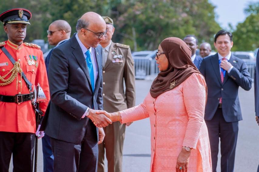 mfa_tanzania's tweet photo. PRESIDENT SAMIA OFFICIALLY WELCOMES THE PRESIDENT OF SINGAPORE 

The President of the United Republic of Tanzania, H.E. Dr. Samia Suluhu Hassan, today officially welcomed the President of the Republic of Singapore, H.E. Tharman Shanmugaratnam, at a historic ceremony held at the State House in Dar es Salaam on 9 June 2026. 

During the official reception, President Shanmugaratnam was accorded full State honours, including the inspection of a Guard of Honour and a 21-gun salute in recognition of his State Visit to Tanzania. 

President Shanmugaratnam and his host, President Dr. Samia Suluhu Hassan, are scheduled to hold a tete-a-tete which will be followed by official bilateral talks between the Government Delegations of Tanzania and Singapore. 

The two Heads of State will also jointly address a press conference and witness the signing of one Agreement and four Memoranda of Understanding aimed at strengthening cooperation between Tanzania and Singapore. 

While at the State House, H.E. President Shanmugaratnam will attend a State Banquet hosted in his honour by President Dr. Samia Suluhu Hassan. 

Thereafter, he will proceed with his official programme, including participation in the Tanzania–Singapore Business Roundtable at the Julius Nyerere International Convention Centre (JNICC), followed by the delivery of a public lecture at the University of Dar es Salaam (UDSM).