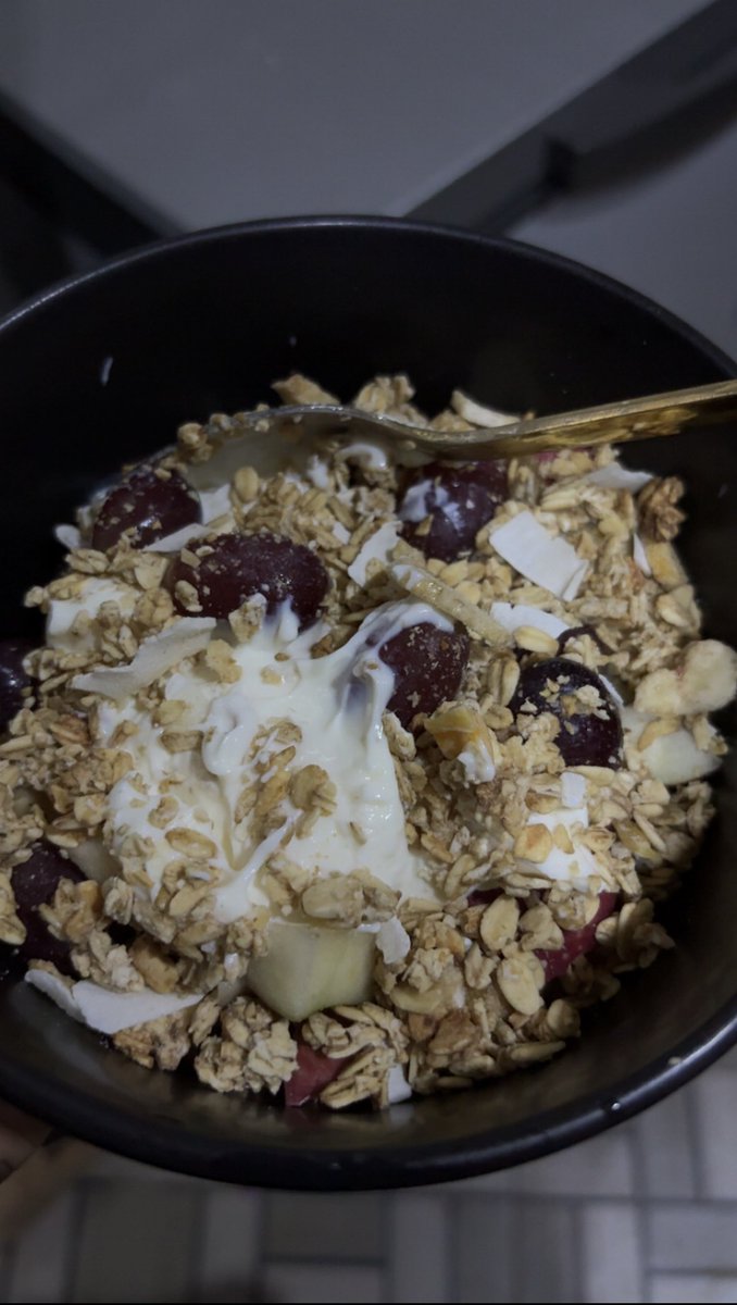 _theymi's tweet photo. For Breakfast… which frame does it for you?

Greek yogurt with granola  or  Fruits https://t.co/sZlqhfXnFM