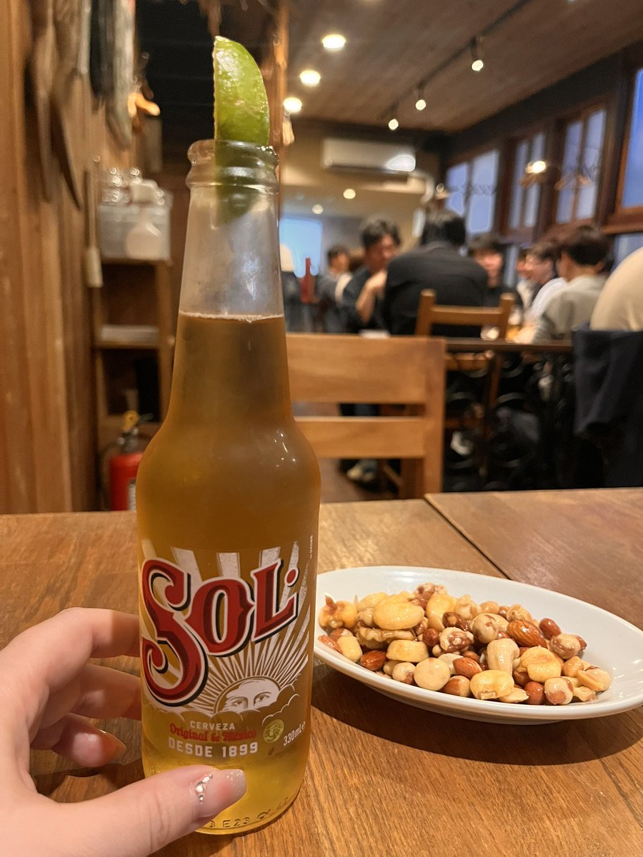 a_nya23's tweet photo. 全員遅れてるから先に始めてる🍻🍋‍🟩 https://t.co/rmZ0Ifnxb4