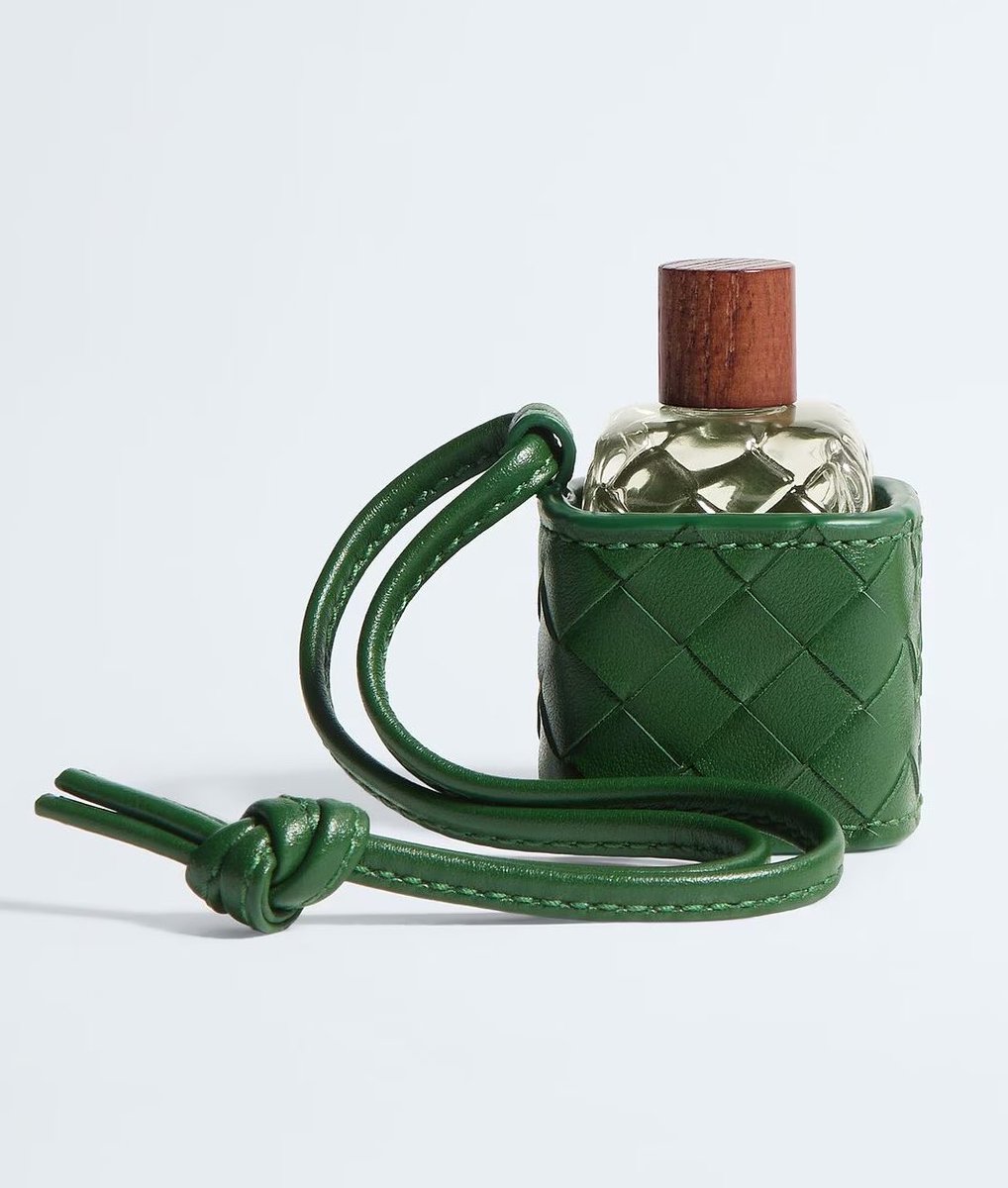 StreetFashion01's tweet photo. Bottega Veneta’s new Bag Charms 🙂‍↕️ https://t.co/DYs7puL9WQ