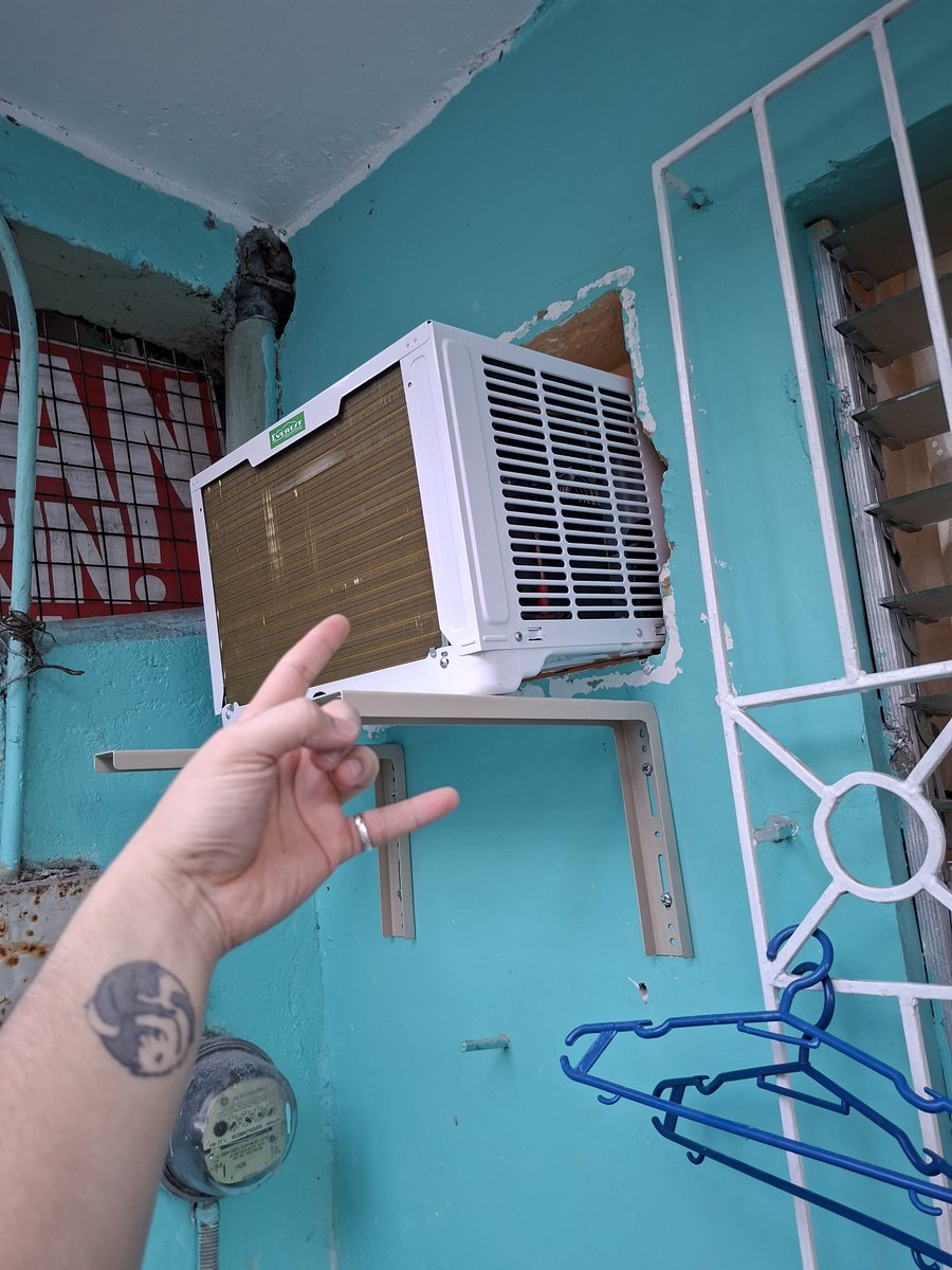 solidbaliw's tweet photo. tweet ko to habang proud pa ko sa sarili ko XD tamang "sige kaya ko yan ako magkakabit ng L bracket pansalo" kahit di naman talaga ko sigurado pano NYAHAHAHAHAHA aircon loaded ready na next year kase maulan na bigla e potangina NYAHAHAHAHAHAHAHAHAHAHAHAHAHAHAHAHAHAHAHA ~ https://t.co/Zo8xneSkHd
