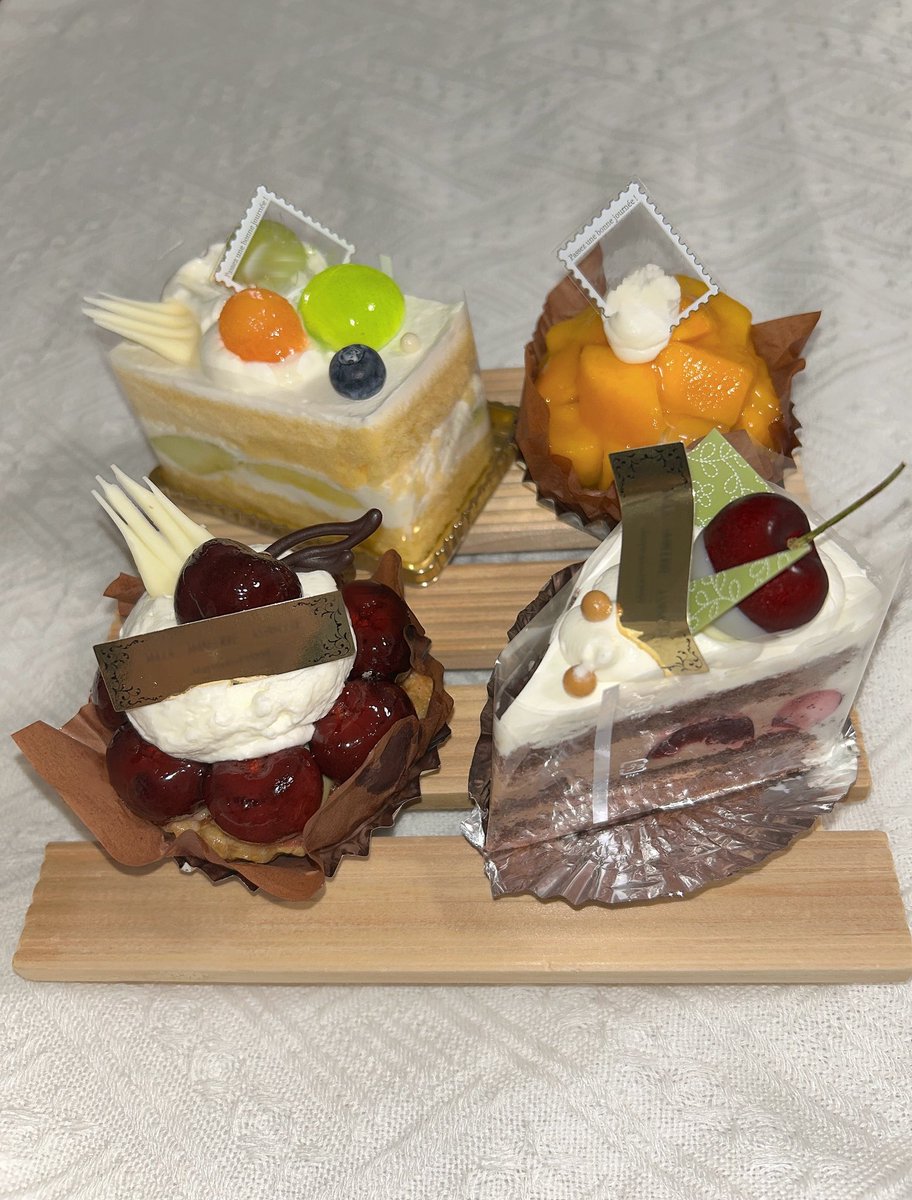 000bis's tweet photo. 夏のケーキは目が楽しい https://t.co/J5CWBZEqdF