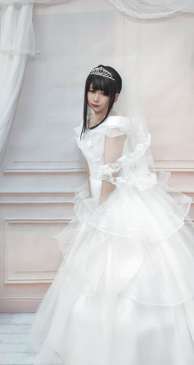 pinkycloset_jp's tweet photo. ウェディングドレスはいいぞおじさん「ウェディングドレスはいいぞぉ😊」 https://t.co/ltybUOgBPv