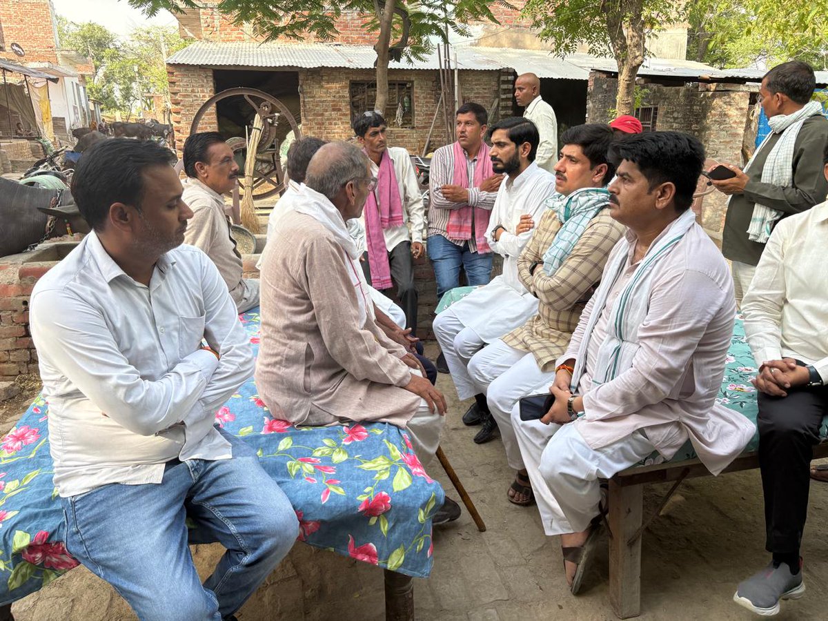 socialistaditya's tweet photo. इटावा जनपद की जसवंतनगर विधानसभा के ताखा ब्लॉक में अपने परिजनों को खो चुके परिवारों से मिलकर गहरी शोक संवेदना व्यक्त की। https://t.co/oiTuQ9FvnQ