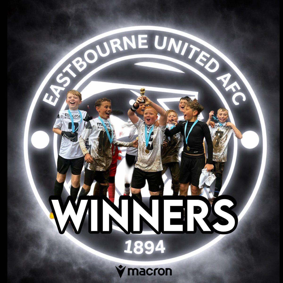 eastbourneuafcY's tweet photo. ⚫️⚪️𝗙𝗨𝗟𝗟 𝗧𝗜𝗠𝗘 ⚫️⚪️

⚫️⚪️🏆 Winners of the East Grinstead U10 Tournament ⚫️⚪️

Brilliant performance from the team in really bad weather — going unbeaten all day 💪⚫️⚪️ https://t.co/pidUjcG0TQ