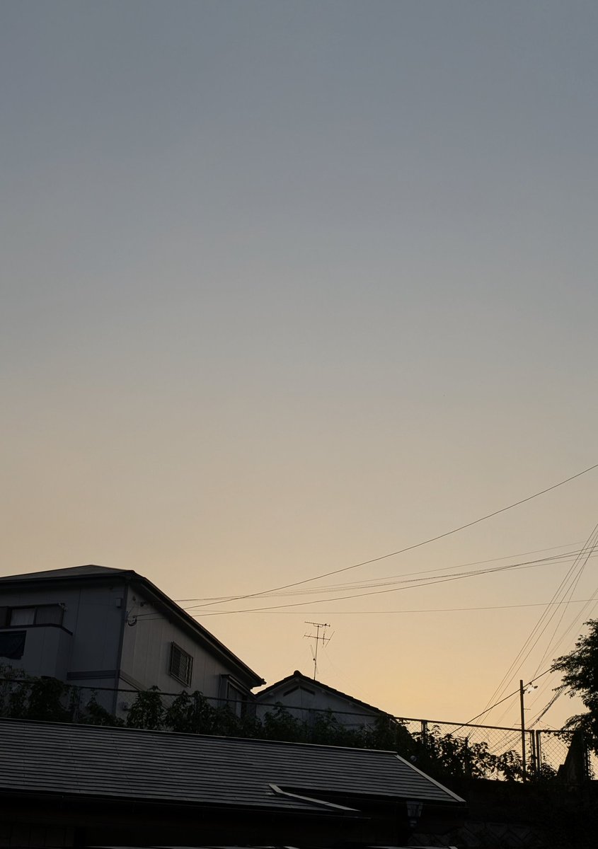 tathujinn's tweet photo. もう19時過ぎたのに､まだ明るいよ
 #イマソラ https://t.co/DhGK4HBBrW