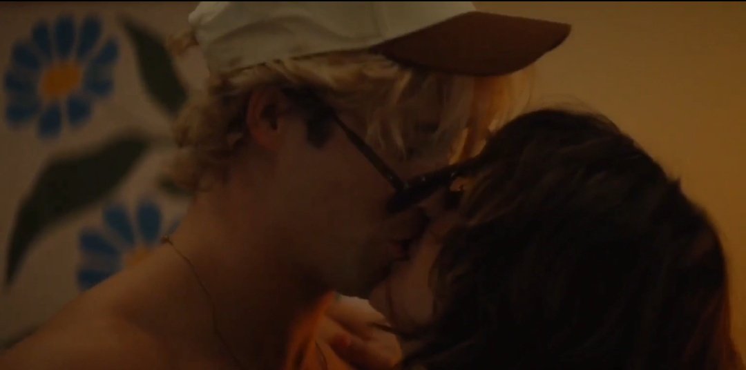 cowentry's tweet photo. the deanallie kisses https://t.co/GmmHI6Ihyk