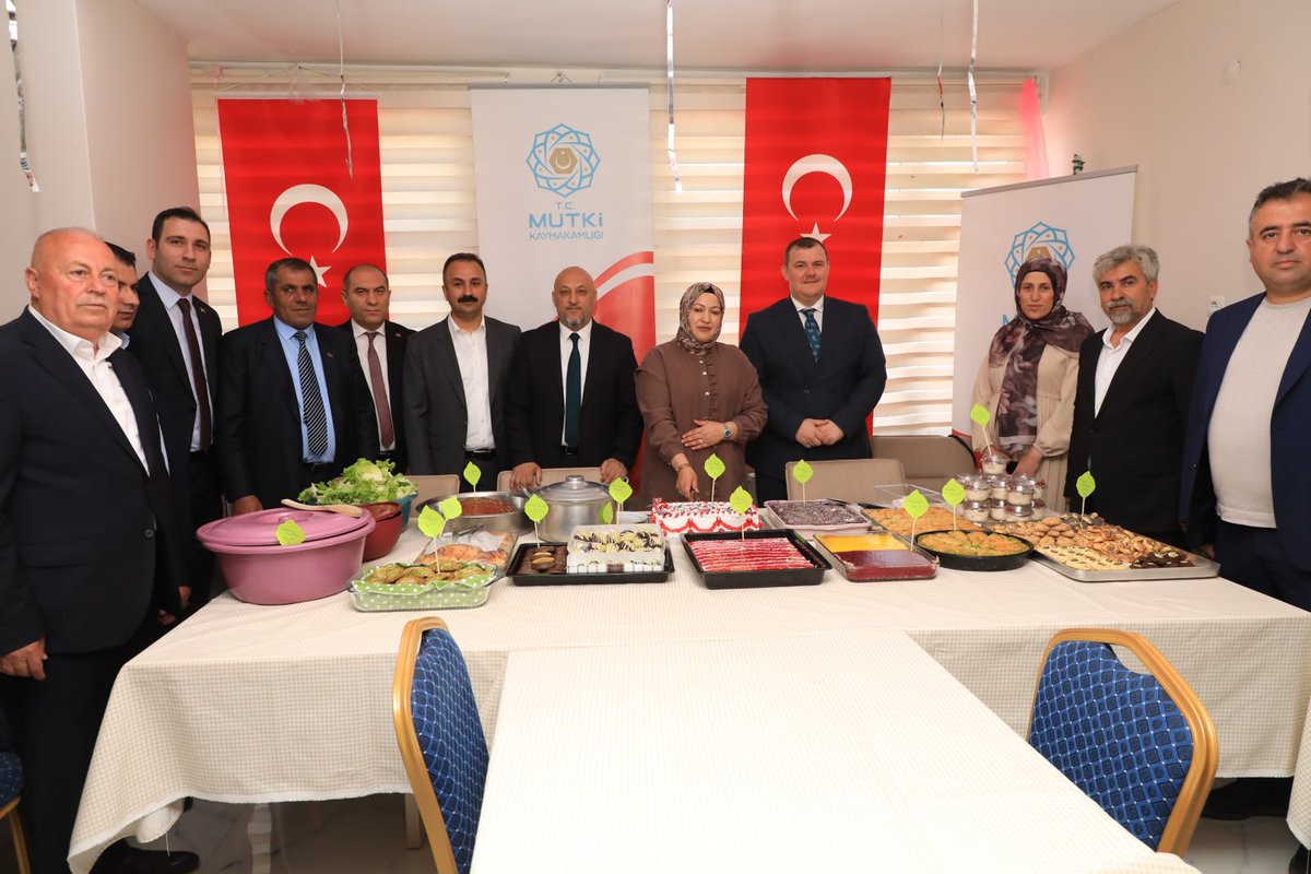 AkpartiBitlis13's tweet photo. 📍Mutki 

İl Başkanımız Sn.@EnginGunceoglu, Mutki İlçe Başkanımız Sn. Oktay Orbay, Mutki Belediye Başkanımız Sn.@BarlakVahdettin, Mutki kaymakamımız, kurum müdürleri ve teşkilat mensuplarımız ile beraber, 

Mutki Halk Eğitimi Merkezi’miz tarafından Hayat Boyu Öğrenme Haftası  münasebetiyle düzenlenen sergi açılışına katılım sağladılar. 

Usta öğreticilerimiz ve kursiyerlerimizin büyük bir emek ve el emeği göz nuruyla ürettiği, yöremizin köklü kültürünü ve geleneksel motiflerini yansıtan yöresel ürünler ile el sanatları çalışmalarını sergilediler. 

Kadim kültürümüzün yaşatılması, gelecek kuşaklara aktarılması ve kadın istihdamı başta olmak üzere yerel kalkınmaya sundukları değerli katkılardan dolayı tüm usta öğreticilerimize, kursiyerlerimize ve emeği geçen paydaşlara teşekkür eder, başarılarının devamını dileriz.