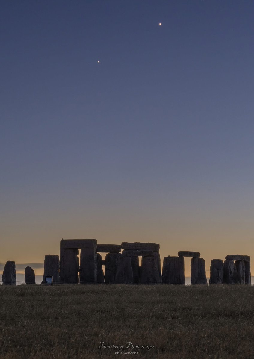ST0NEHENGE's tweet photo. Two beautiful planets, Jupiter & Venus, glowing above Stonehenge in last night's twilight sky—a stunning sight to end the day. 😍🪐✨
If you zoom in to Jupiter, the smaller of the 2 planets you can just make out 3 of her Moons 🧐🤩 Photo credit Nick Bull 🙏
#Jupiter #Venus #stonehenge #twilight #Summer #astrophotography #planets #planet #June #nightsky