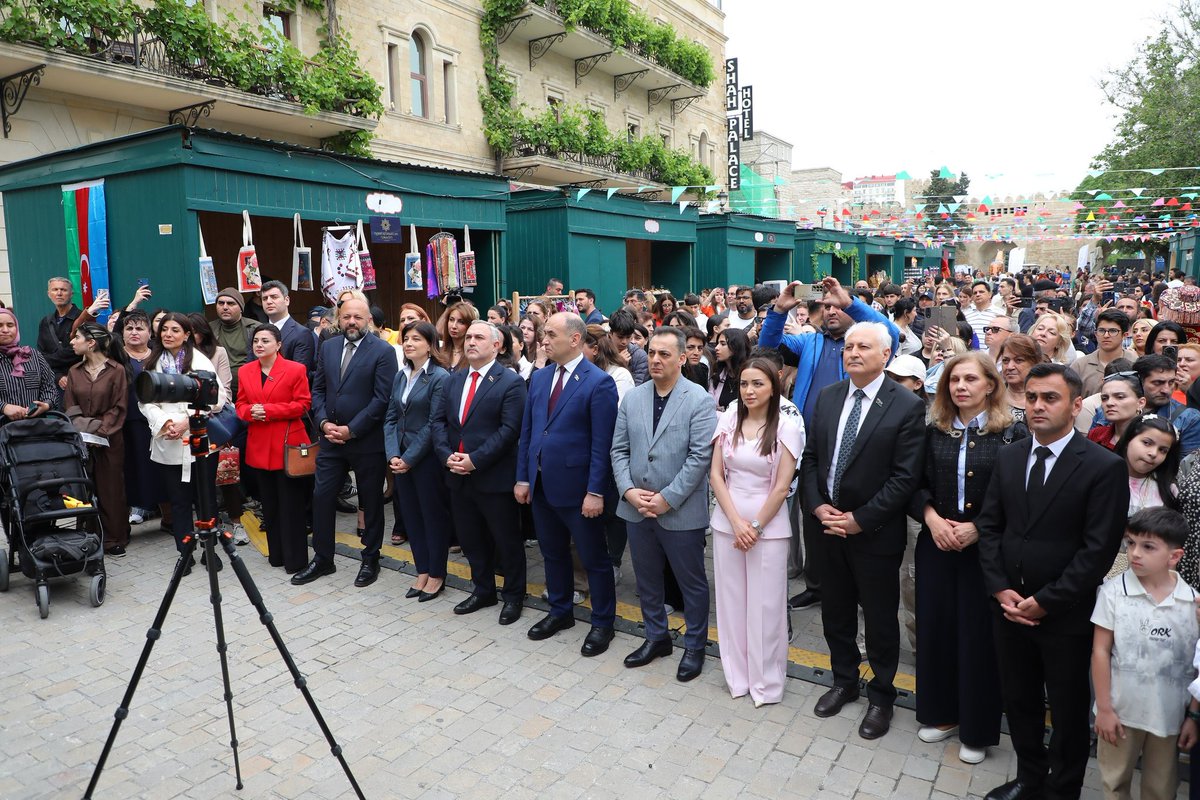 qeyd_'s tweet photo. 29 may tarixində İçərişəhərdə “Qarabağ Mədəniyyət Xəritəsi – Hər Rayonun Öz Səsi” festivalının açılış mərasimi keçirildi.
Festival Qarabağın zəngin mədəni irsinin, milli dəyərlərimizin və hər rayonun özünəməxsus mədəni kimliyinin tanıdılmasına həsr olunub. https://t.co/VJgVYWZa9t