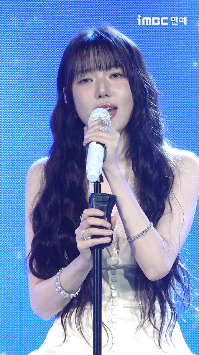 imbcenews's tweet photo. [🟣직캠] 예린이 전하는 따뜻한 위로 #조각별 

#예린 #YERIN #イェリン #여자친구 #GFRIEND #조각별 #Shooting_Star #REACH_YOU #쇼케이스 #iMBC연예

⬇️영상 Click Plz⬇️
https://t.co/XCtHc9xDEq https://t.co/UXnO73KqJR