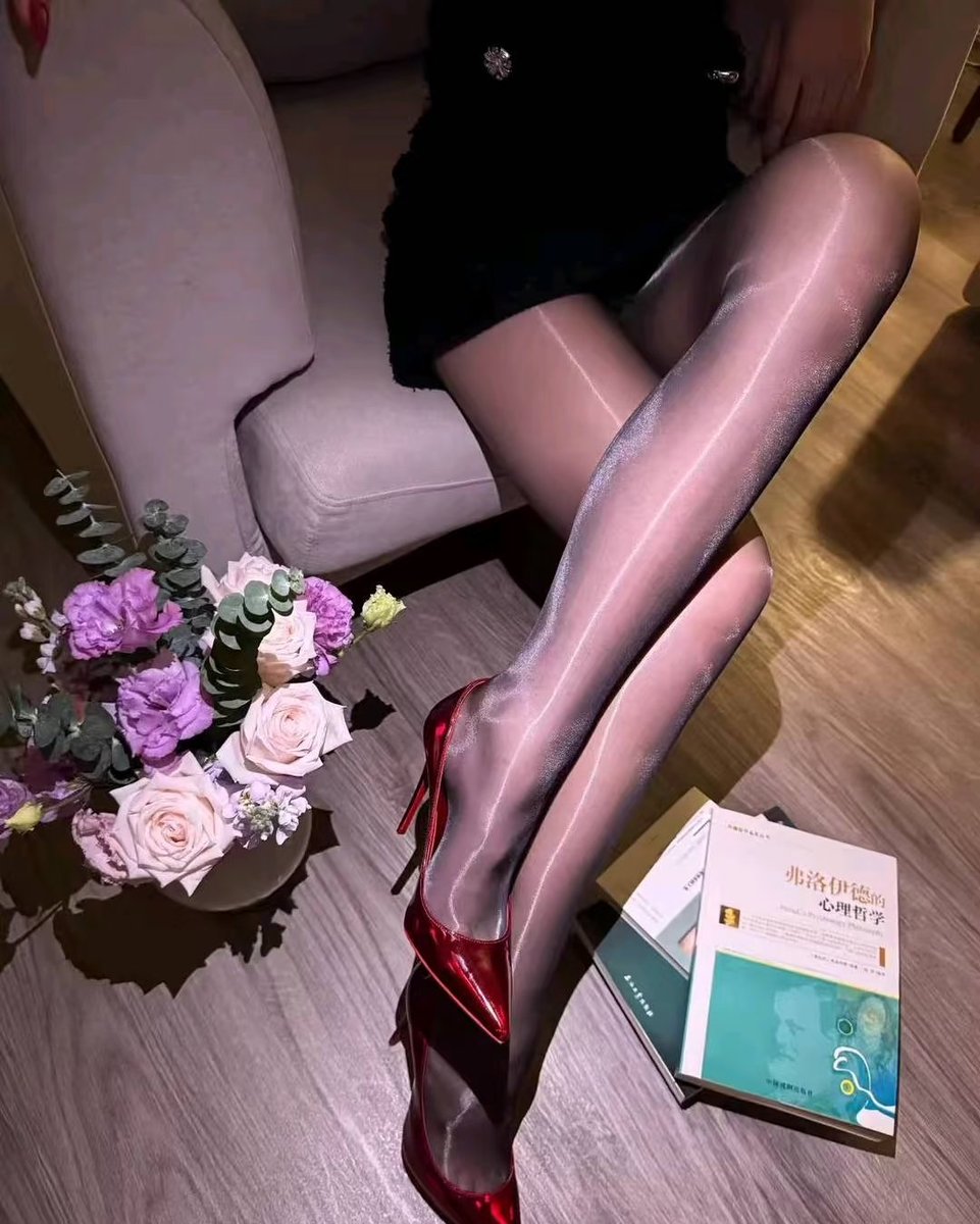 xiaofentao's tweet photo. 红色高跟鞋👠
喜欢的可以关注我dy:yourgf https://t.co/AsJ00MTxTU