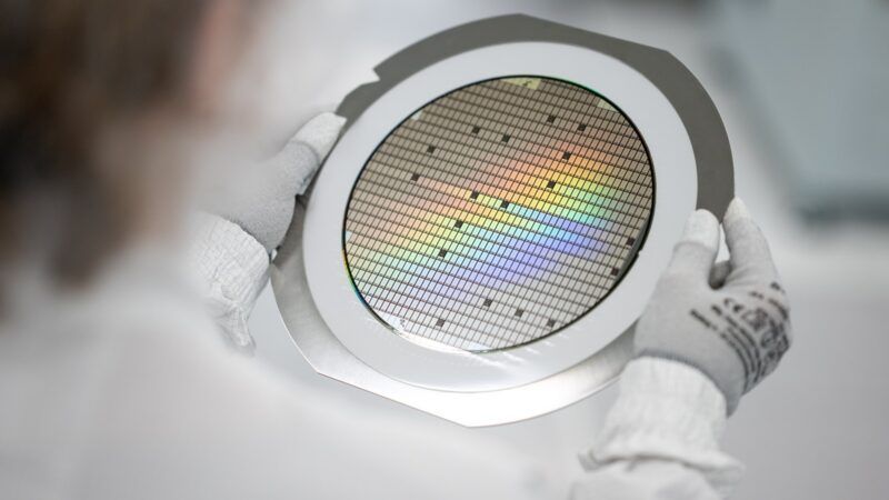 iamabikerdotcom's tweet photo. Bosch Drops Gen 3 Silicon Carbide Chips for Boosted EV Range and Better Efficiency 
Read all details at - https://t.co/EPCvqFqQPE https://t.co/Rn5Dv8QMra