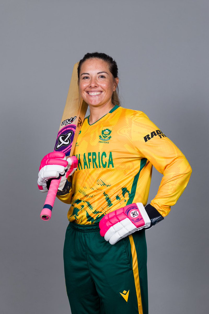 ProteasWomenCSA's tweet photo. All Smiles! 😁📸

With the cameras rolling, #TheProteas embraced the media day moment as anticipation continues to build ahead of the World Cup and the team’s undeniable pursuit of glory. 🏆

#Unbreakable https://t.co/x46aRbKohJ