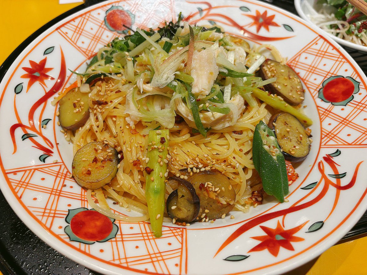 cuuln4's tweet photo. 大盛りにしたけど夏野菜だからカロリーゼロ♩　#ダイエッきゅ https://t.co/oe4uAIeFT9