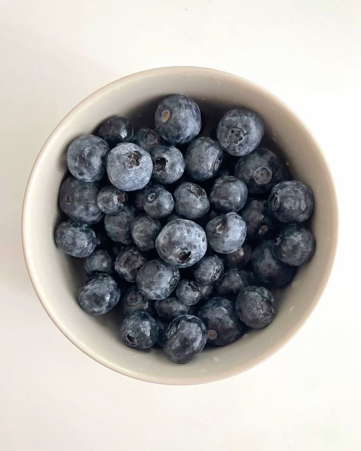 Mente_Sabiaa's tweet photo. EL TOP DE MEJORES FRUTAS DEL PLANETA PARA DESINFLAMAR TU CARA.

(la mayoría de las personas consumen la 6)

1. Arándanos congelados. https://t.co/DP8XUePZ5r