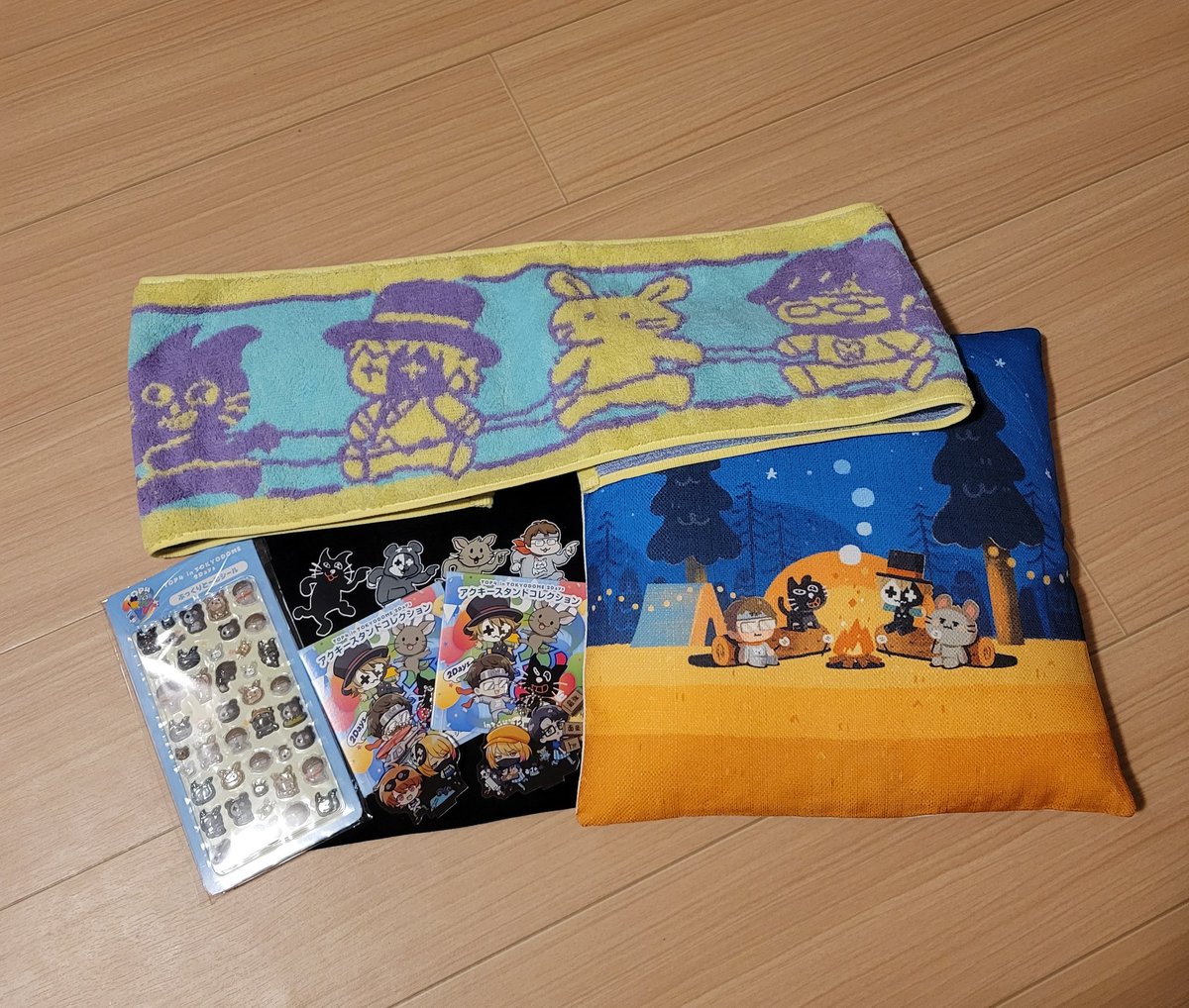 mi_044's tweet photo. 遂に……!!!!ド田舎にもとぷふぉグッズが届いたんだよねって話!!!!!!!
欲しかったアクキー当たったしがち神🫶🏻︎💕✨️
クッションは思ってたより薄くてちょうど良い😌👌 https://t.co/fVq1FgJA92