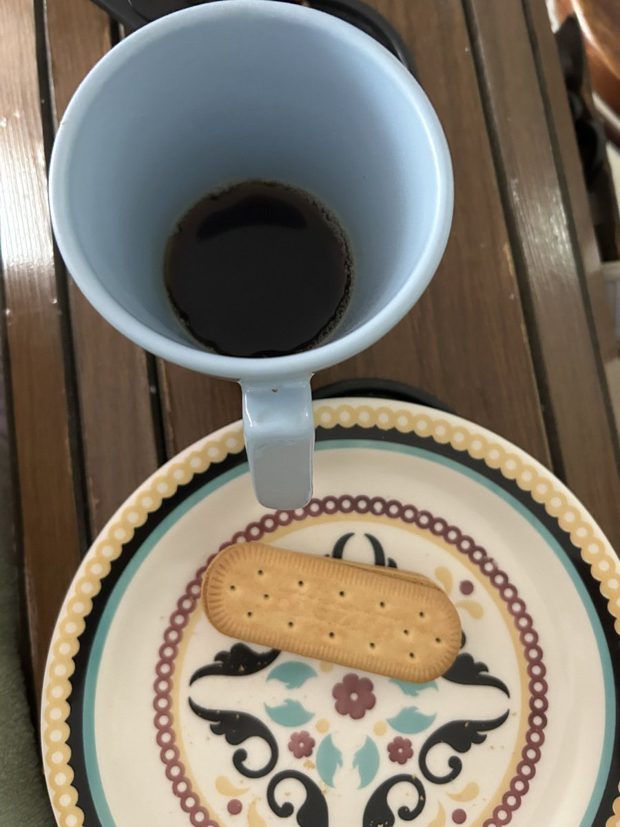 pickthebesttime's tweet photo. talvez eu não sobreviva até quinta (esse vai ser meu café da manhã nos próximos dias) https://t.co/SmPiM7CGoQ
