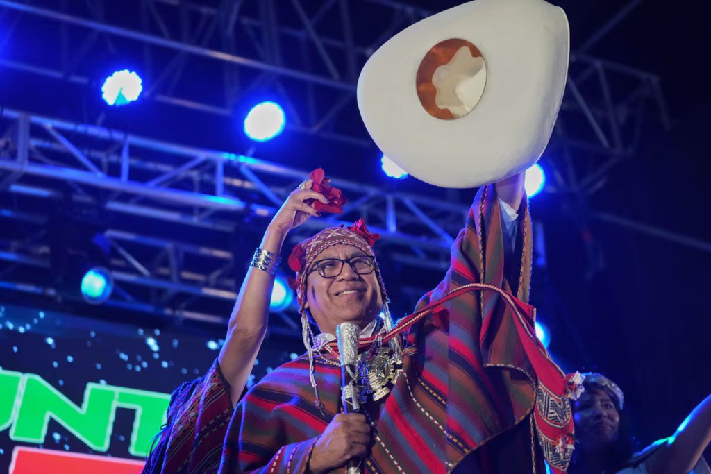 Pedro_ACM's tweet photo. El candidato presidencial peruano Roberto Sánchez llamó a la serenidad al superar a la postulante Keiko Fujimori en el conteo oficial, aunque por estrecho margen, tras su constante incremento de votos en el balotaje. https://t.co/tOaMPymKkU