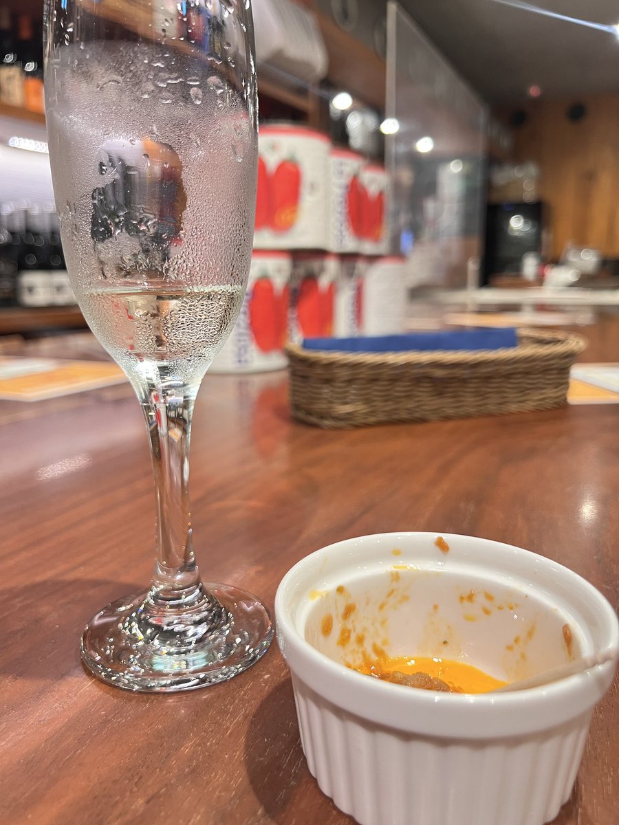 windowcham's tweet photo. お天気が良くない日が続くので、ランドリーにー
待ってる間はやはりここ。

ぐびーっと飲んで食べてしまった後に写真撮ってない事に気がついて、全然映えないご馳走様しょっとをどうぞー笑 https://t.co/lFBm01SCOo