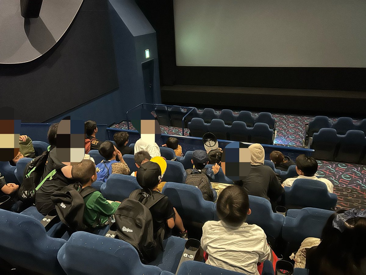 onecolorshon's tweet photo. 『映画 えんとつ町のプペル 〜約束の時計台〜』
ご利用者さん(子ども達)方は何を感じたのか。自分の夢や希望可能性に恐れずむかって生きていく。そんなメッセージある映画を作製してくださり、触れることができました。今回は一部の方しか参加できなかったので、もっと届けたい。 https://t.co/8KxIjyXVx9