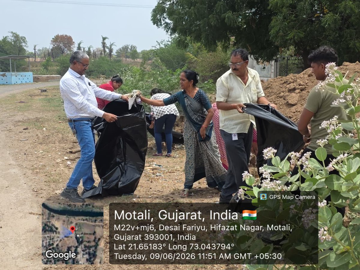 SBMG_BHARUCH's tweet photo. ભરૂચજિલ્લાઅંકલેશ્વર તાલુકામોતાલી ગામે સ્વચ્છતા સપ્તાહ અભિયાન હેઠળ સંયુક્ત ઉપક્રમે સી.એસ.આર.યુ.પી.એલ.કંપની પંચાયતની આસપાસ જાહેર રસ્તાની સાફ-સફાઈ કરવામાં આવી.#swachhta
#greenindiabetterindia
#villagedevelopement
@CMOGuj
@CollectorBharch
@DDOBHARUCH1
@InfoBharuchgog
@SBMR_Gujarat https://t.co/np01qdBU6w