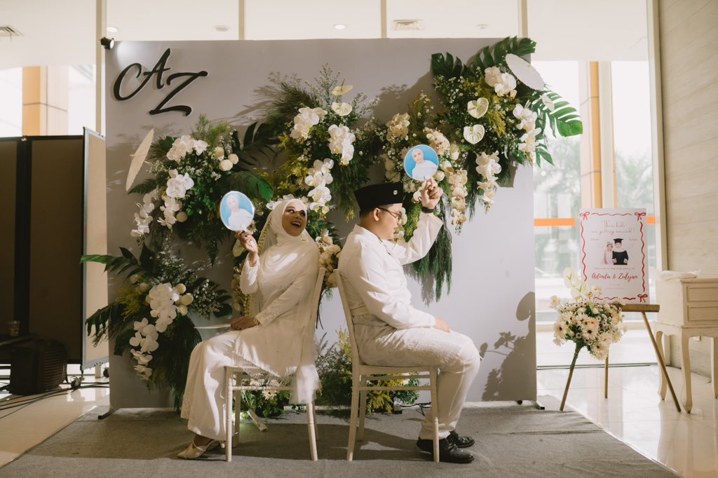 adindarzw's tweet photo. Buat adik-adik kalo kalian belum pada tau ini namanya nikah low budget ya, cuma akad di KUA aja abis itu lanjut makan2 di resto hotel✨ https://t.co/xy9SJRVgh7