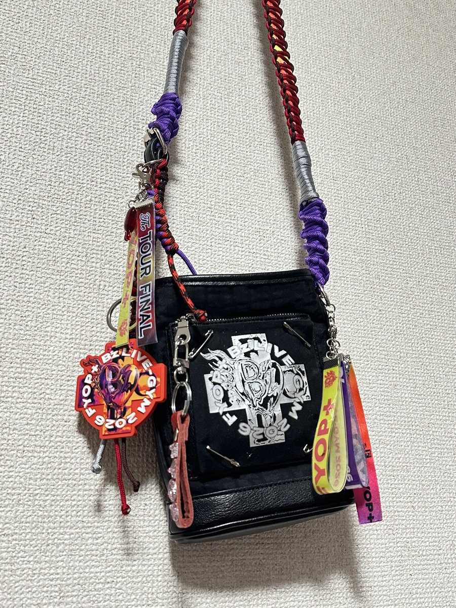 Happy_Fun_Days's tweet photo. パラコードでちょい見せストラップにしてみた〜🤭

＃FYOPplus
＃ガチャ
＃リメイク https://t.co/ivyNcmN9Dj