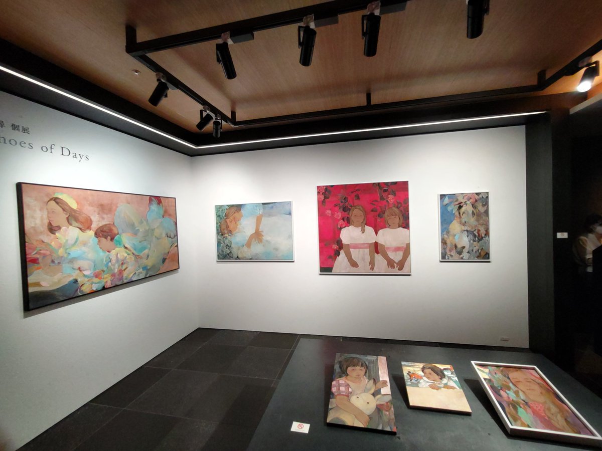 momo__ranger's tweet photo. GINZA SIX 6F
銀座 蔦屋書店
アートウォール
岡千尋 さま展示
「Echoes of Days」
おうかがいしました。
#岡千尋 @chihirokao
#GSIX #GINZA_SIX
#銀座 #蔦屋書店 アート @GT_art_ https://t.co/HycU4YOJeH