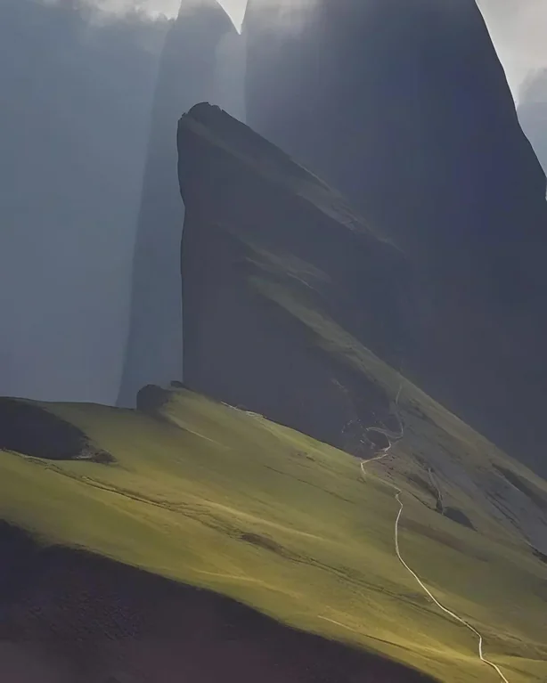 Rainmaker1973's tweet photo. Unreal landscape.

Mount Seceda, Odle/Geisler group, Puez-Odle Natural Park, South Tyrol, Northern Italy. https://t.co/oVtxmyTydu