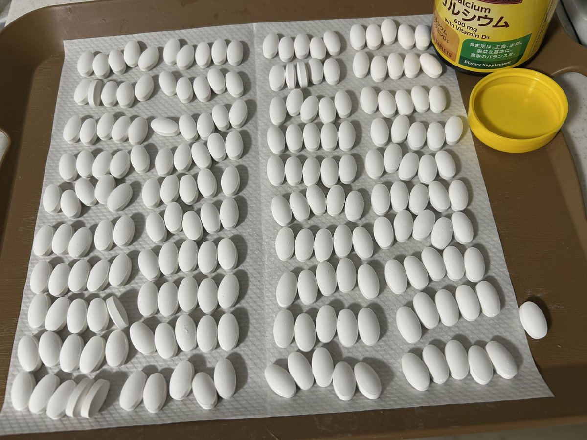 mamalaider's tweet photo. サプリを毎度検品している。大◯製薬のネイチャ◯メイドは表示された粒数より1粒余分に入っているということが分かる。 https://t.co/YqtVseRPt6